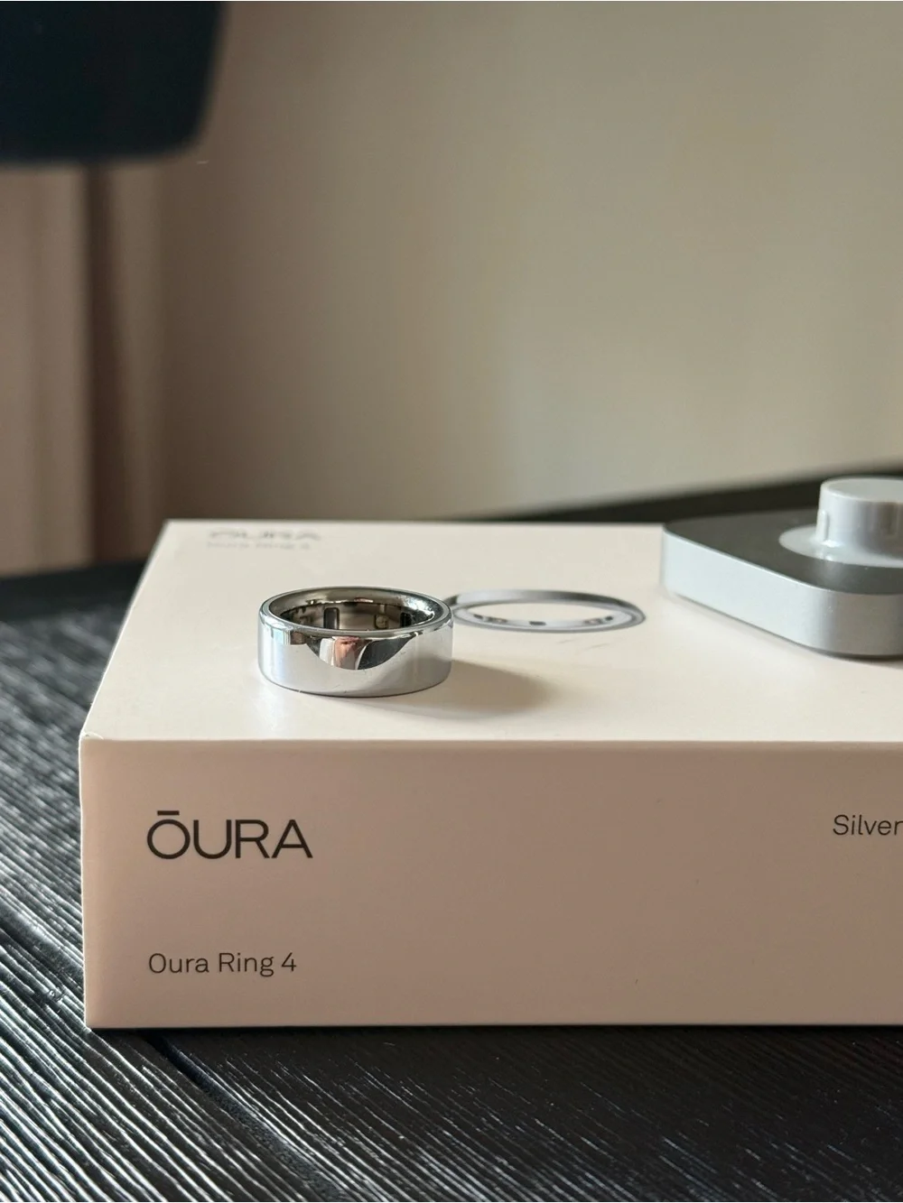 ŌURA Ring 4 — Silver Smart Ring